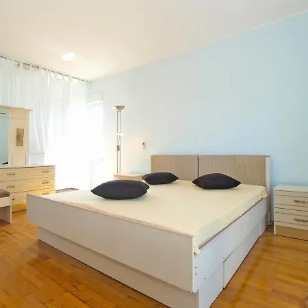 Ivanka 1615 Apartment *