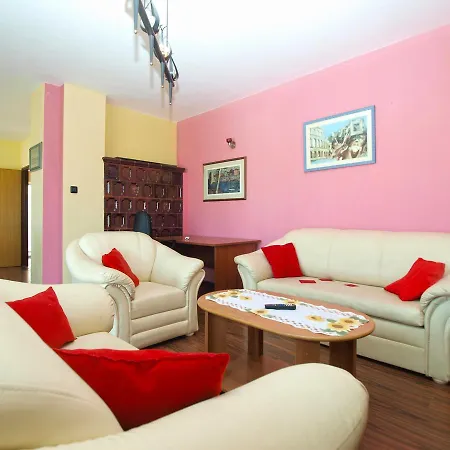 Ivanka 1615 Apartment *